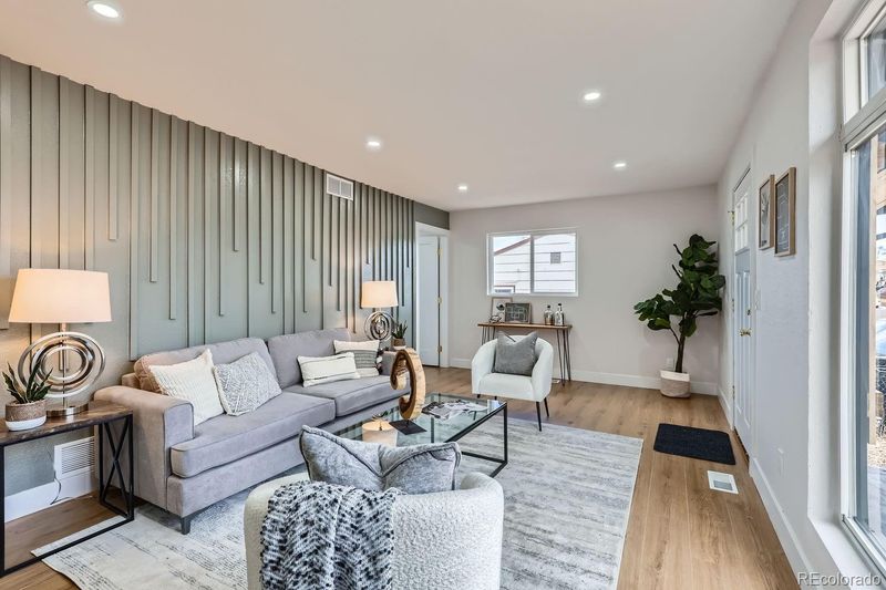 921 Meade St, Denver, CO 80204