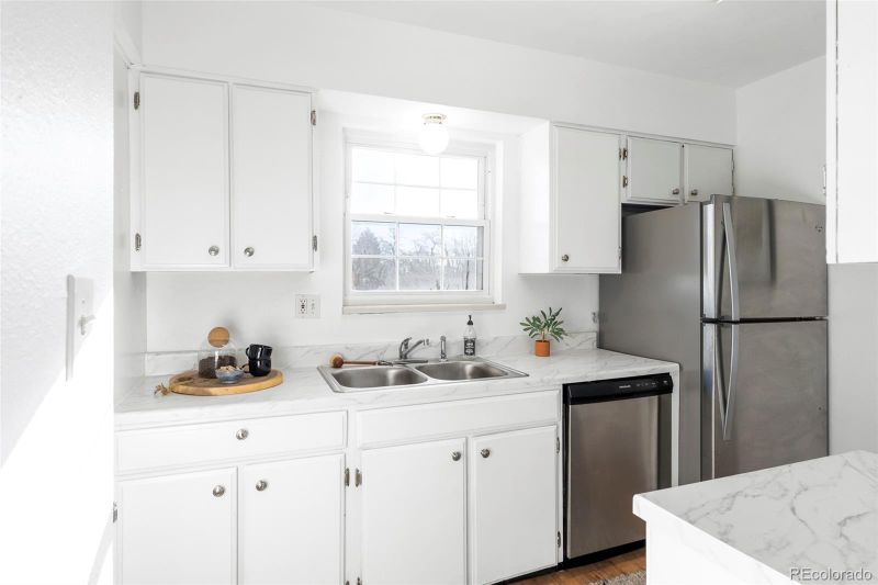 3855 S Monaco Pw #106, Denver, CO 80237