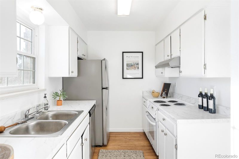 3855 S Monaco Pw #106, Denver, CO 80237