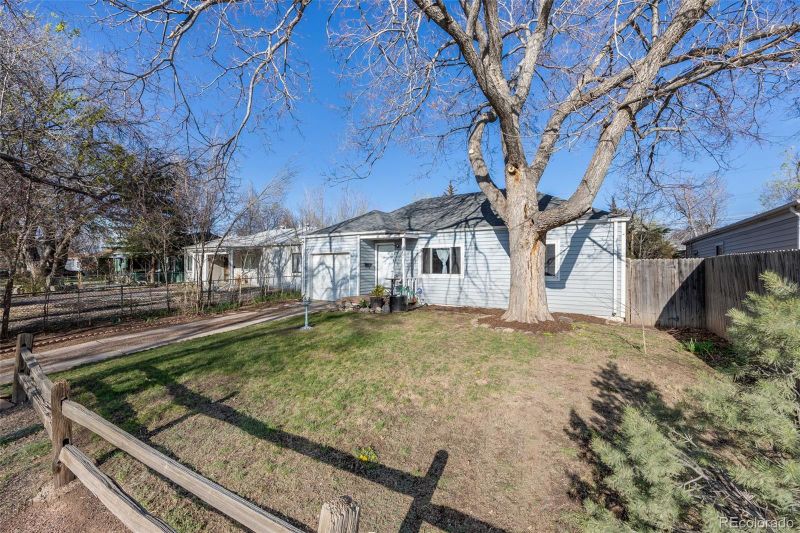 1010 Emporia St, Aurora, CO 80010