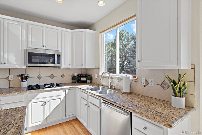 5686 Brook Hollow Dr, Broomfield, CO 80020