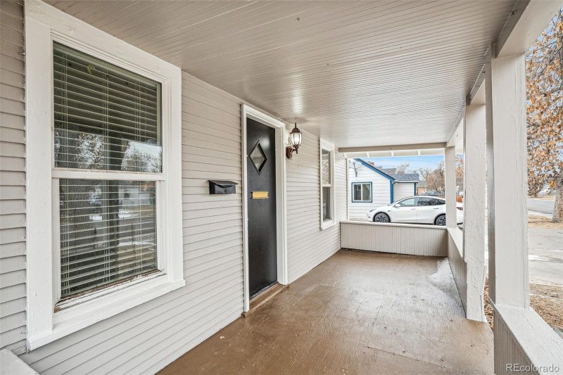 1735 Dayton St, Aurora, CO 80010