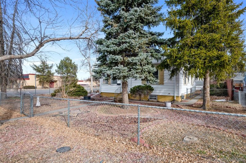 1994 Macon St, Aurora, CO 80010