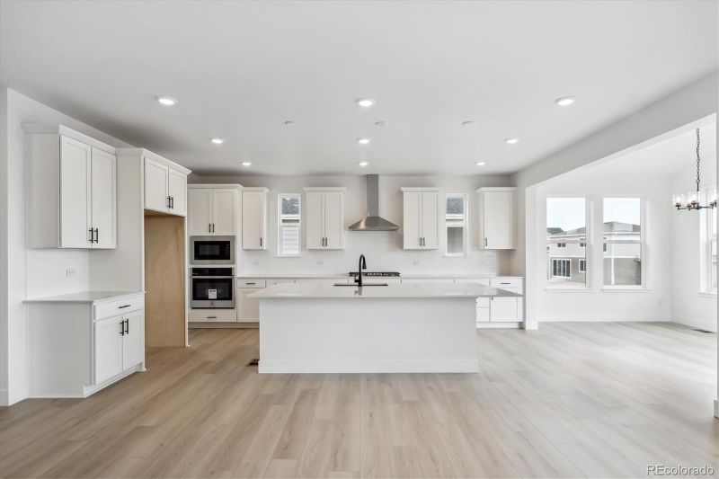 7036 E 126th Pl, Thornton, CO 80602
