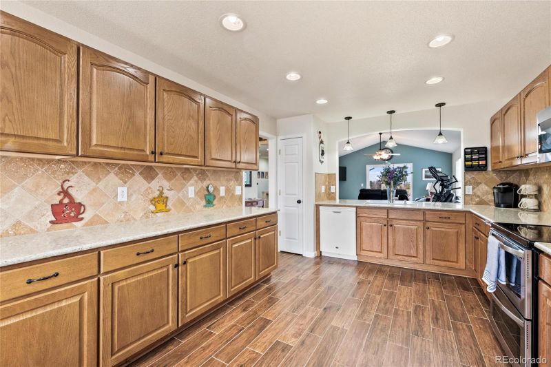 1128 S Duquesne Cir, Aurora, CO 80018