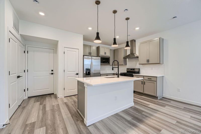 27742 E 1st Ave, Aurora, CO 80018