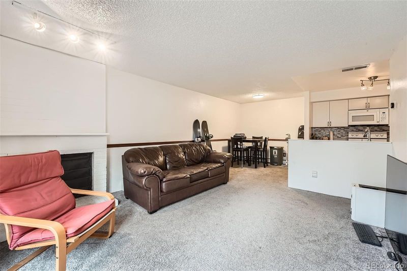 41 Newark St #B, Aurora, CO 80012