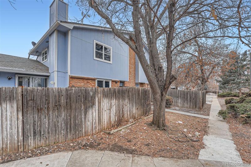 41 Newark St #B, Aurora, CO 80012