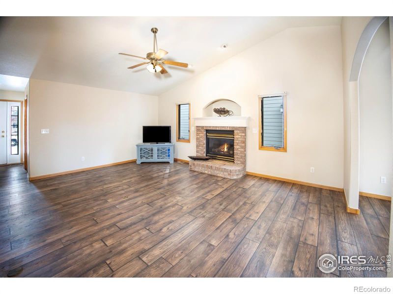 898 N 4th St, Johnstown, CO 80534