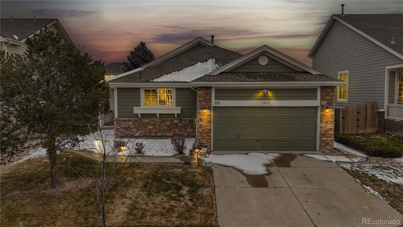 3906 S Quemoy Ct, Aurora, CO 80018
