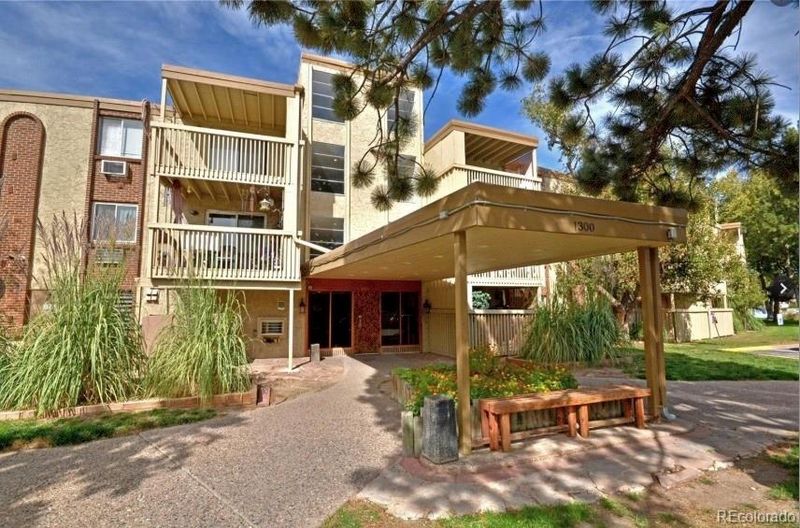 1300 S Parker Rd #212, Denver, CO 80231