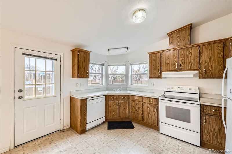 9121 Camenisch Way, Denver, CO 80260