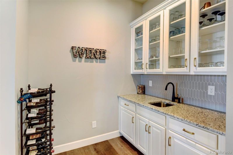 8000 Gore Creek Ln, Littleton, CO 80125