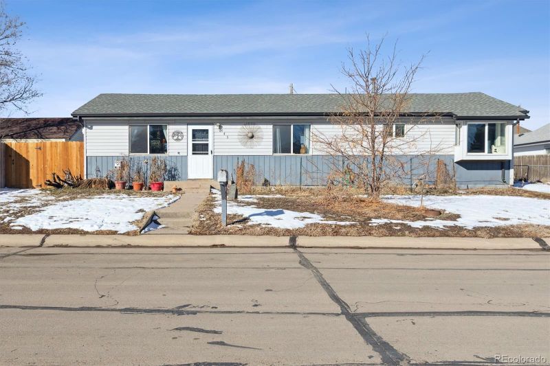 445 4th St, Bennett, CO 80102