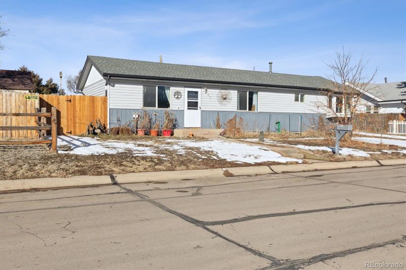 445 4th St, Bennett, CO 80102