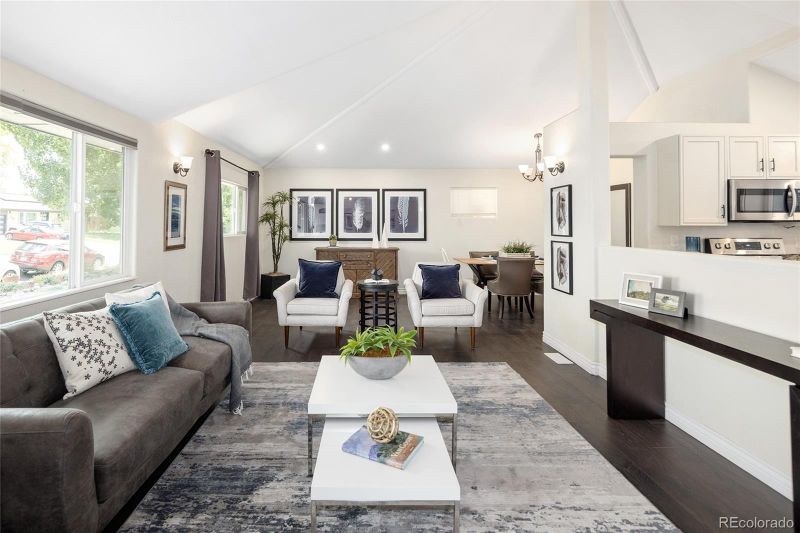 555 W Peakview Ave, Littleton, CO 80120