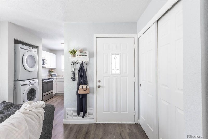 1128 S Ventura Cir #B, Aurora, CO 80017