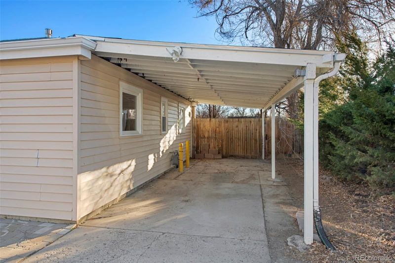 1050 Uvalda St, Aurora, CO 80011
