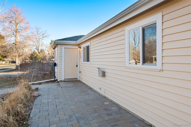 1050 Uvalda St, Aurora, CO 80011