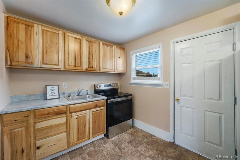 1200 Newark St, Aurora, CO 80010