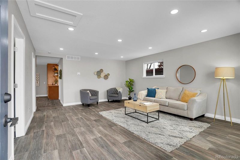 3190 W Hawthorne Pl, Denver, CO 80221