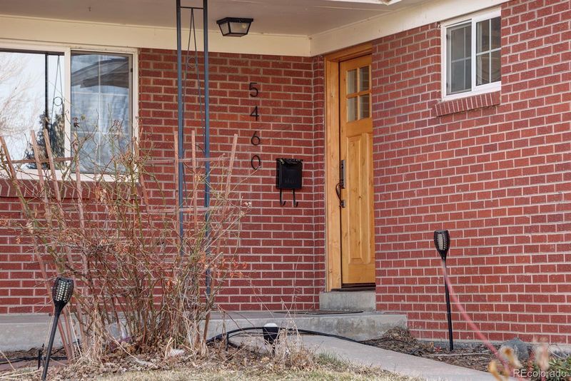5460 E Bails Dr, Denver, CO 80222