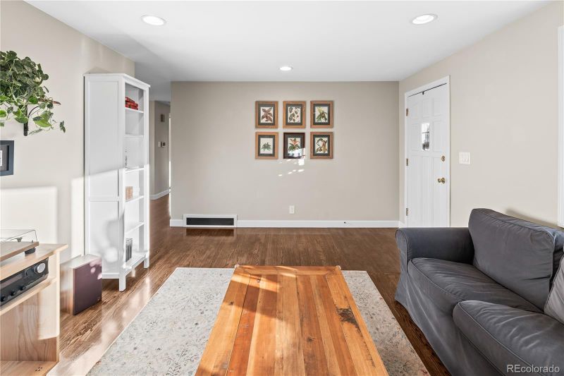 6532 S Ogden St, Centennial, CO 80121