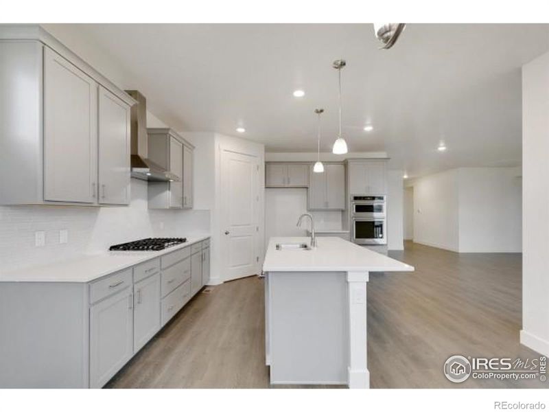 1818 Sawtooth Mountain Dr, Berthoud, CO 80513