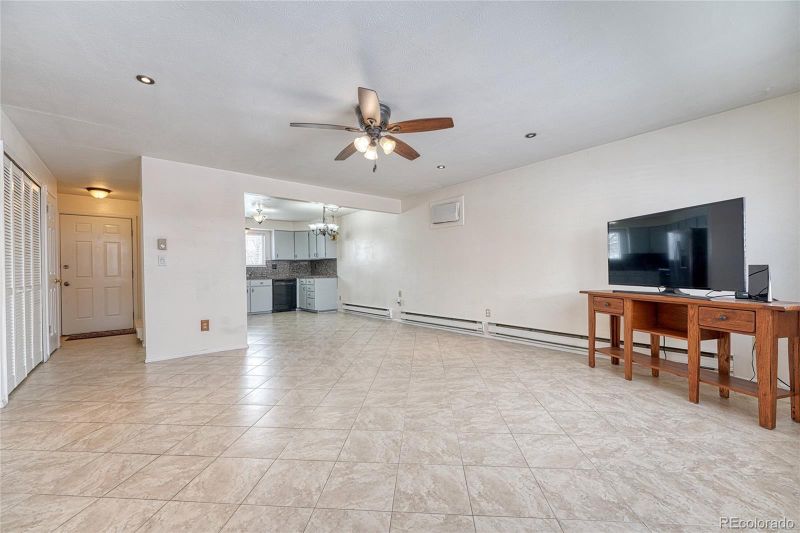 1697 Bahama St, Aurora, CO 80011