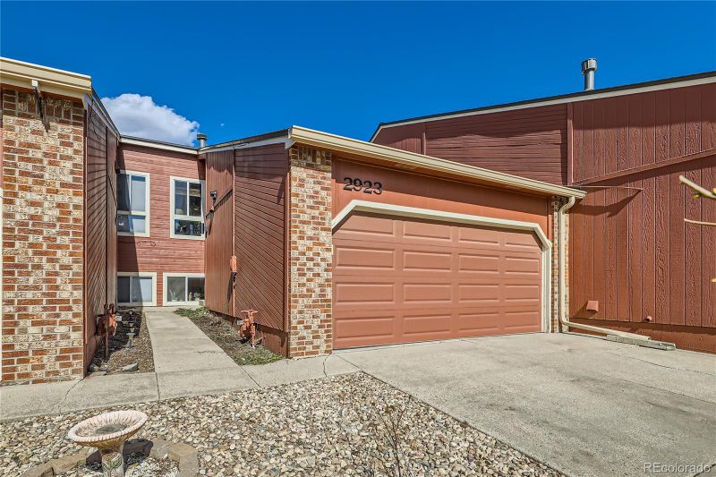 2923 W Bryant Cir, Littleton, CO 80120