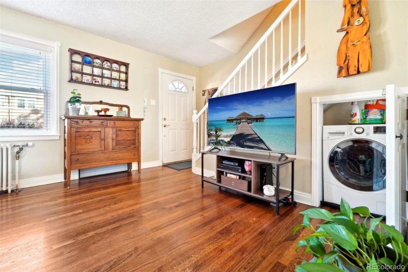 2805 Jasmine St, Denver, CO 80207