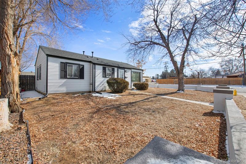 1100 Hillside St, Aurora, CO 80010
