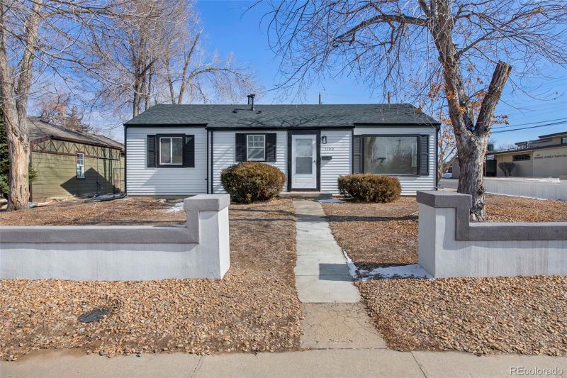 1100 Hillside St, Aurora, CO 80010