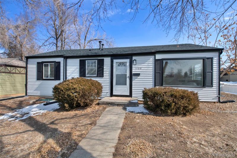 1100 Hillside St, Aurora, CO 80010