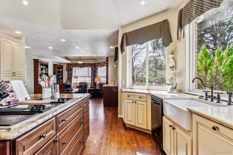 3860 S Elkhart St, Aurora, CO 80014