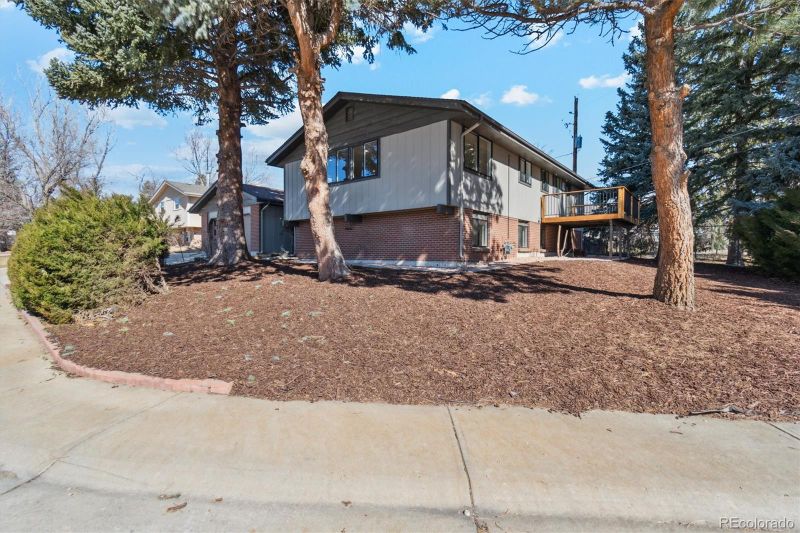 10121 W 70th Dr, Arvada, CO 80004