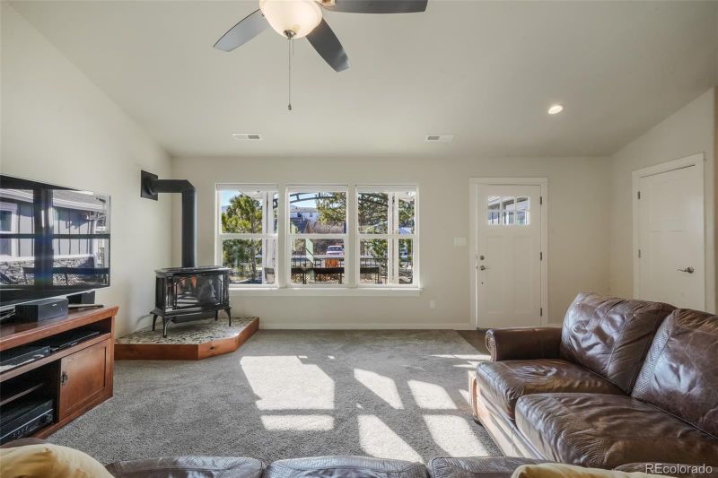 819 Meadow Ln, Palmer Lake, CO 80133