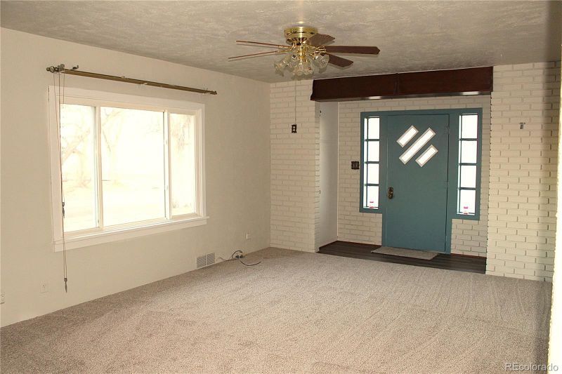422 E 4th St, Julesburg, CO 80737