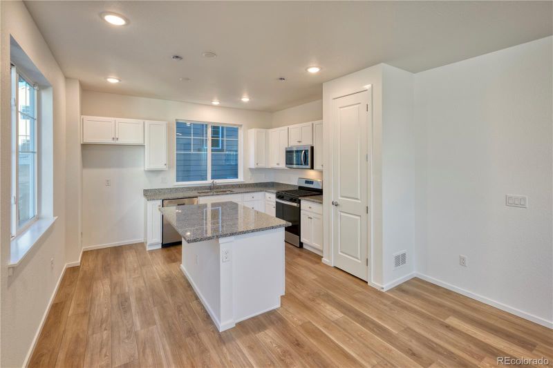 23990 E 41st Ave, Aurora, CO 80019