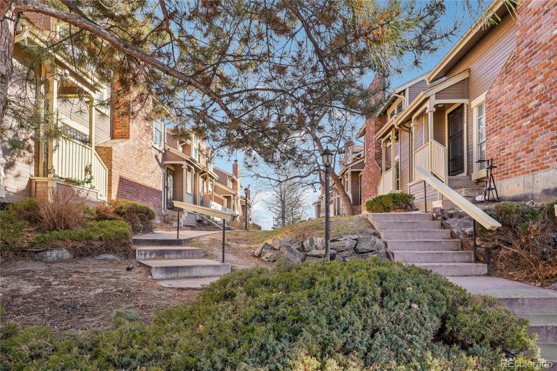 2062 S Helena St #B, Aurora, CO 80013