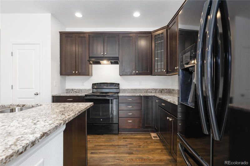 6284 N Genoa Way, Aurora, CO 80019
