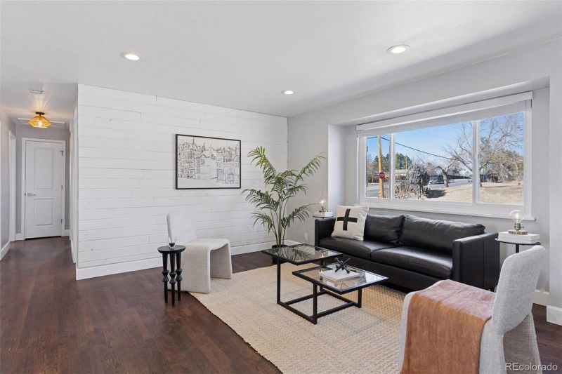 2408 E Cresthill Ave, Centennial, CO 80121