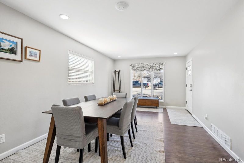 962 Uvalda St, Aurora, CO 80011