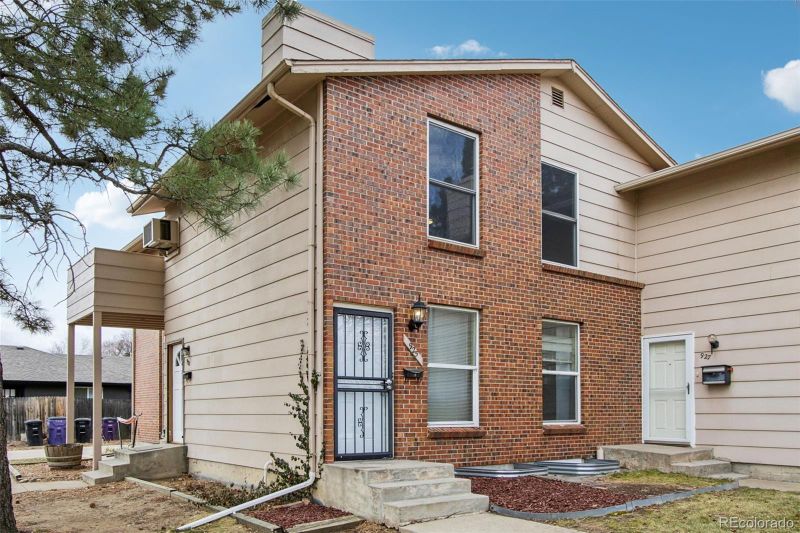 925 Elm St, Denver, CO 80220