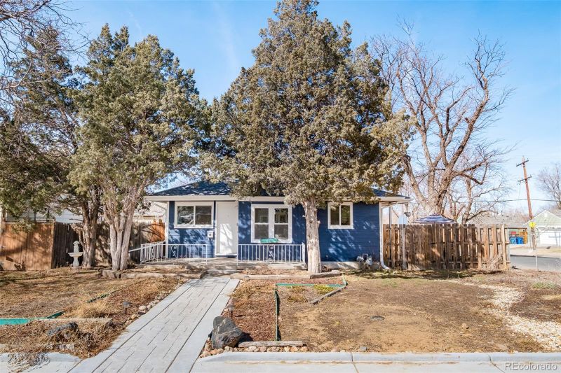 1195 Florence St, Aurora, CO 80010