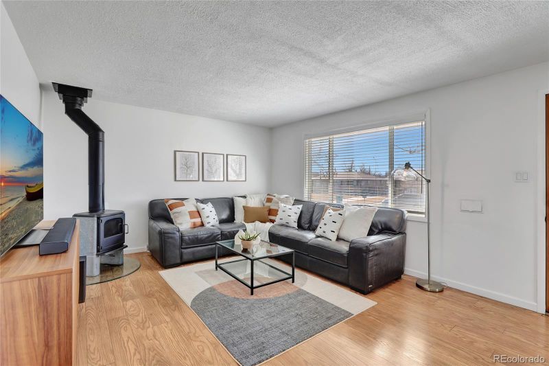 4040 S Inca St, Englewood, CO 80110