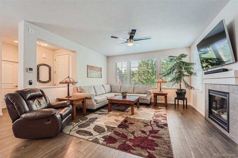 1378 S Duquesne Ct, Aurora, CO 80018