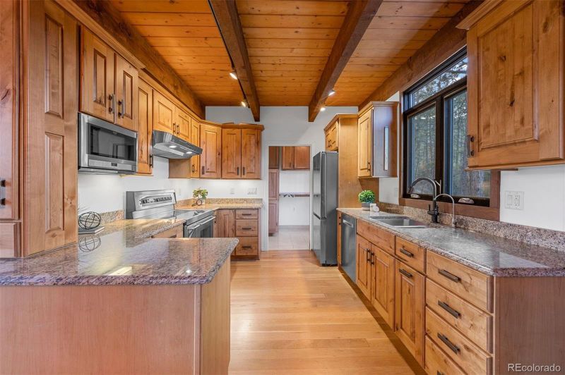 7635 Red Rock Cir, Larkspur, CO 80118