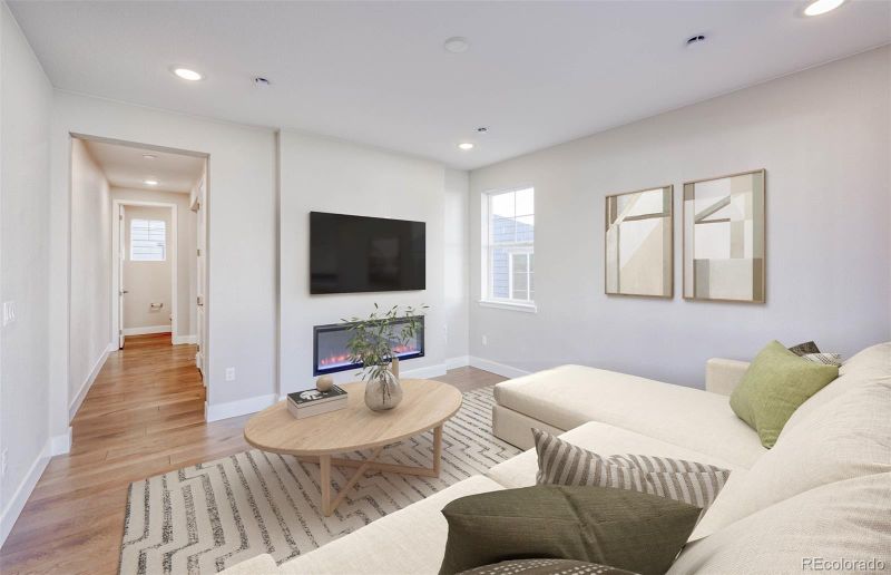 23731 E 40th Ave, Aurora, CO 80019