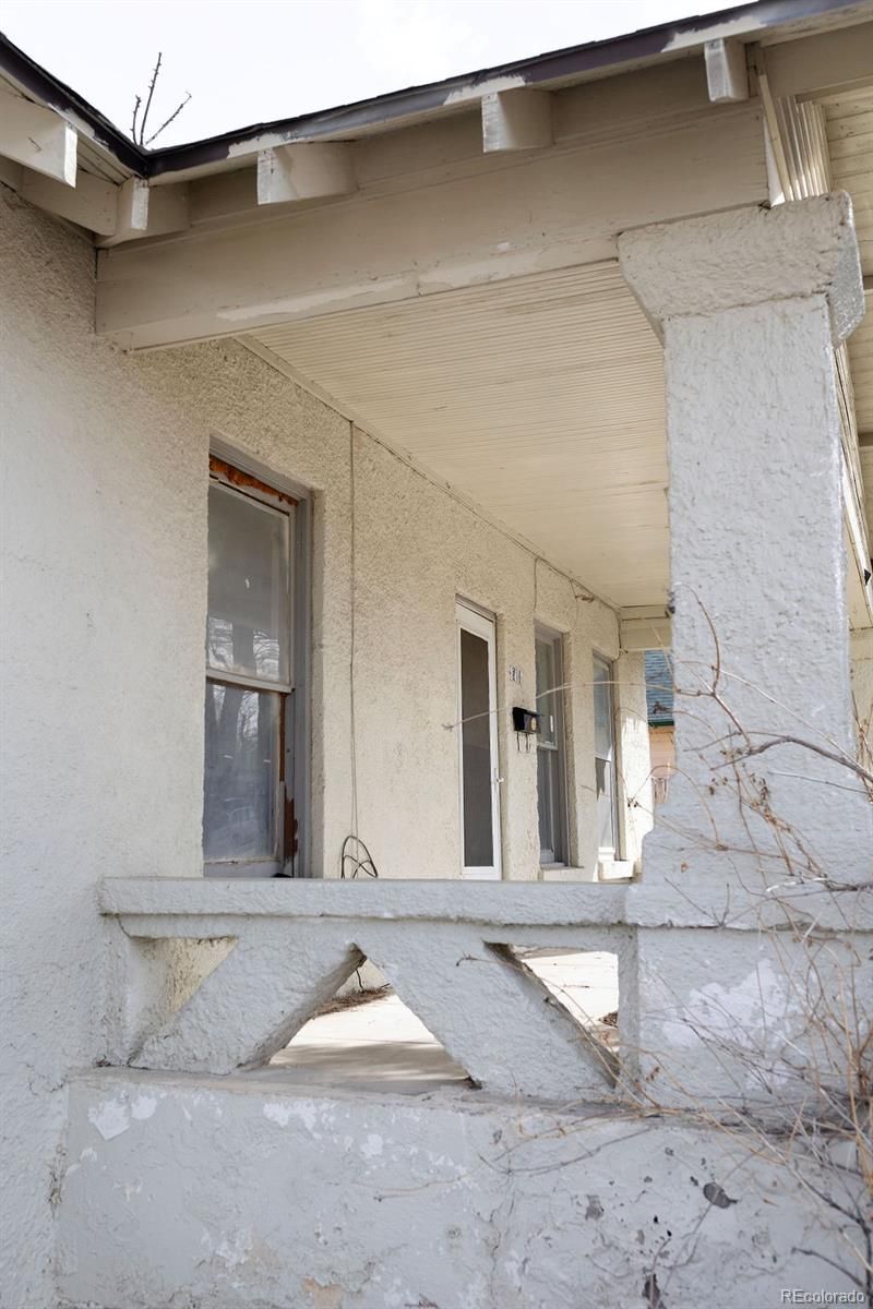513 W 5th St, La Junta, CO 81050